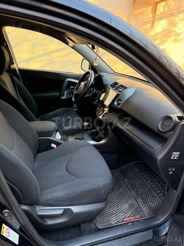 Toyota RAV4-8