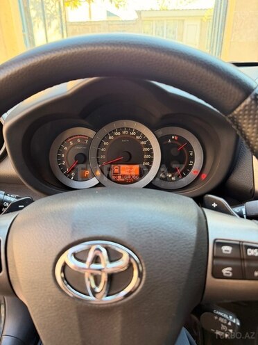 Toyota RAV4-9