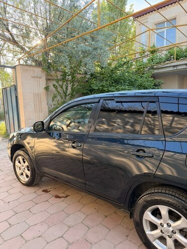 Toyota RAV4-11