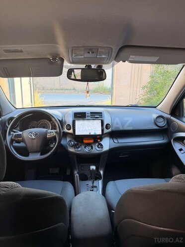 Toyota RAV4-6