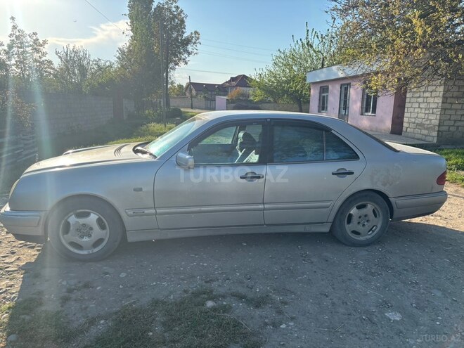 Mercedes E 200-3