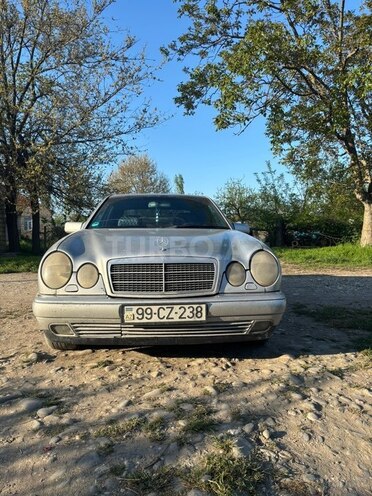 Mercedes E 200-1