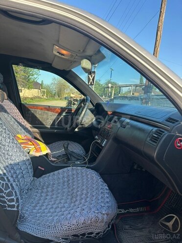 Mercedes E 200-7