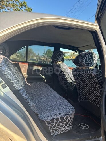 Mercedes E 200-5
