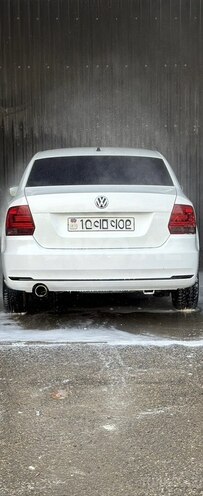 Volkswagen Polo-2