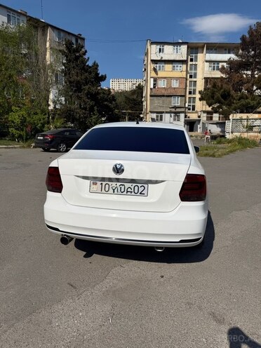 Volkswagen Polo-5