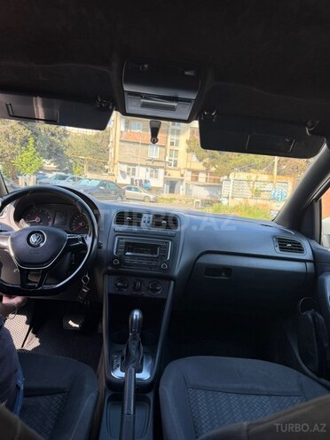 Volkswagen Polo-10