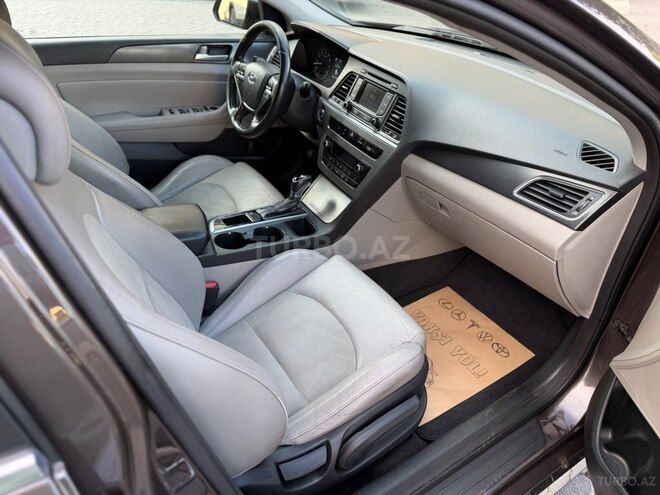 Hyundai Sonata-11