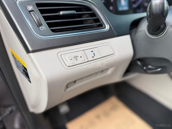 Hyundai Sonata-14