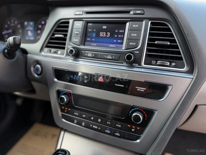 Hyundai Sonata-17