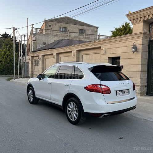 Porsche Cayenne-4