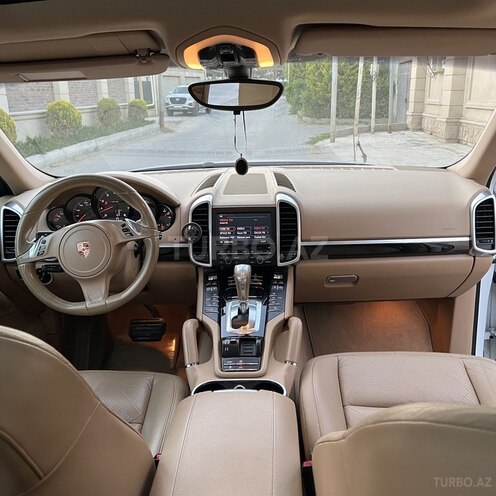Porsche Cayenne-11
