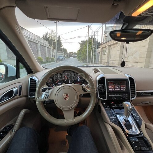 Porsche Cayenne-12