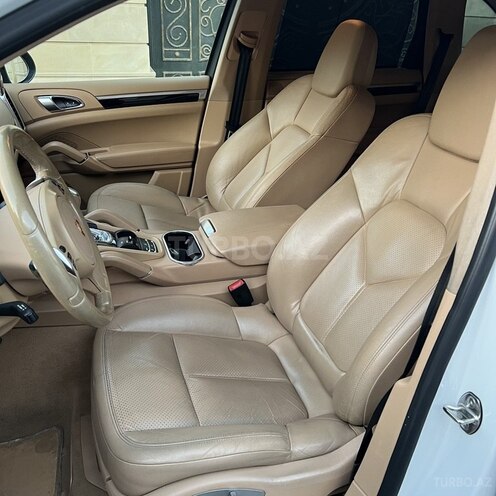 Porsche Cayenne-10