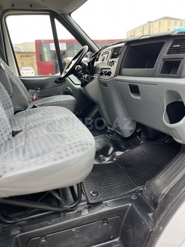 Ford Transit-8