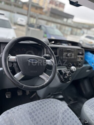 Ford Transit-11