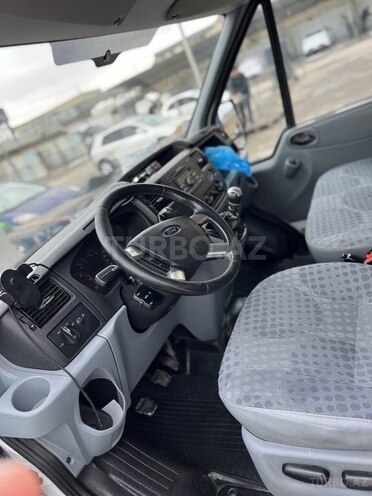 Ford Transit-9