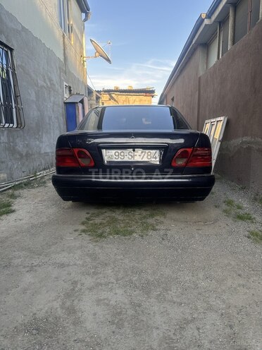 Mercedes E 200-2