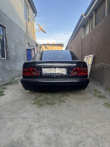 Mercedes E 200-3