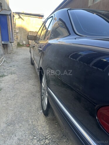 Mercedes E 200-4