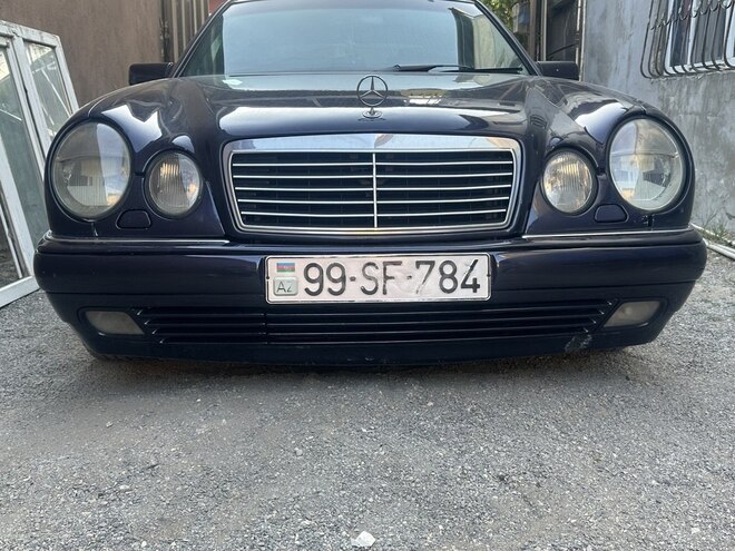 Mercedes E 200-1