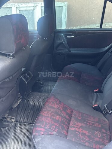 Mercedes E 200-9
