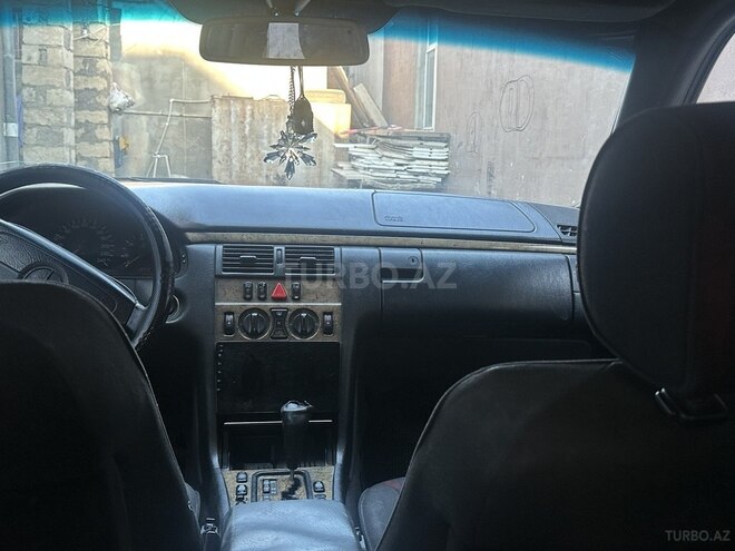 Mercedes E 200-8