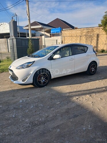 Toyota Aqua-5