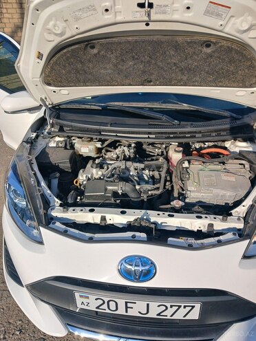 Toyota Aqua-10