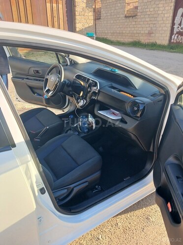 Toyota Aqua-8