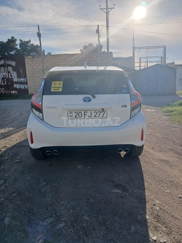 Toyota Aqua-2