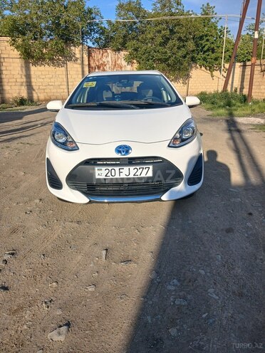 Toyota Aqua-1