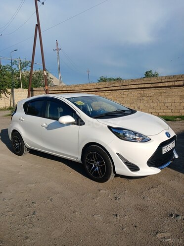 Toyota Aqua-4