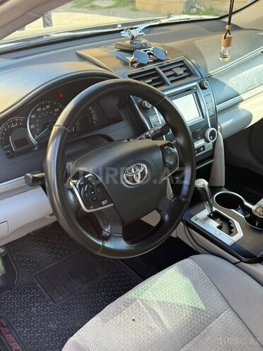 Toyota Camry-14