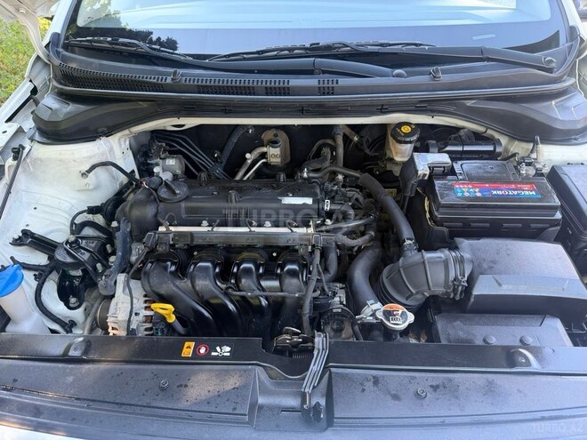 Hyundai Accent-21