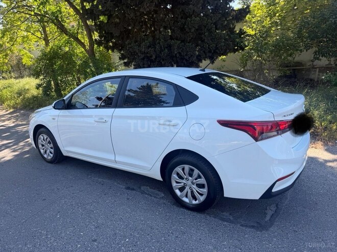 Hyundai Accent-9