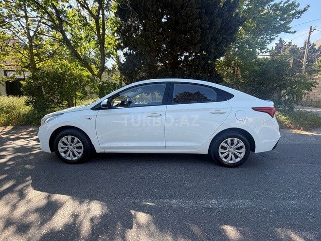 Hyundai Accent-7