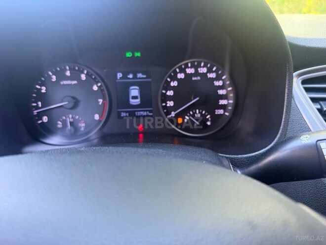 Hyundai Accent-17