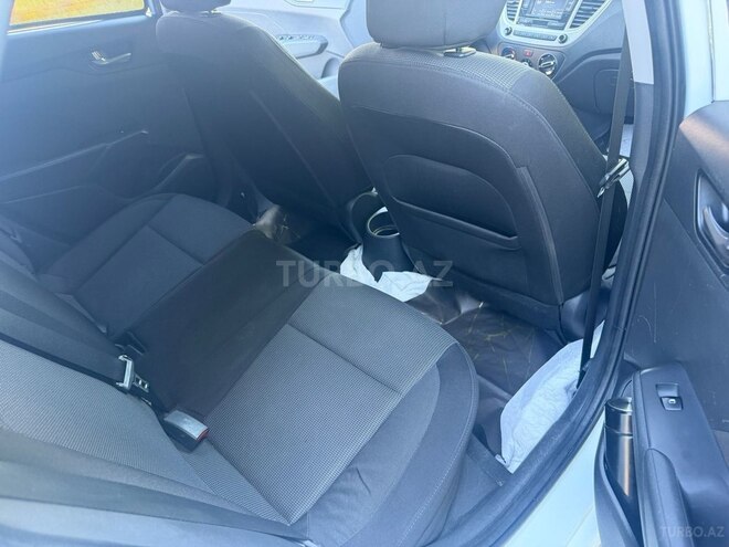 Hyundai Accent-16