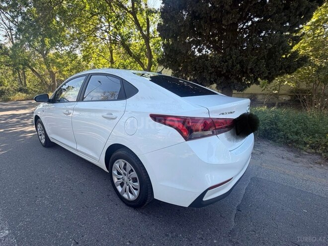 Hyundai Accent-10