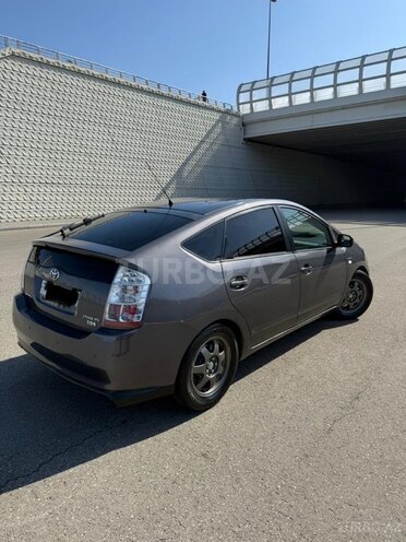 Toyota Prius-5