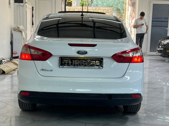 Ford Focus-17