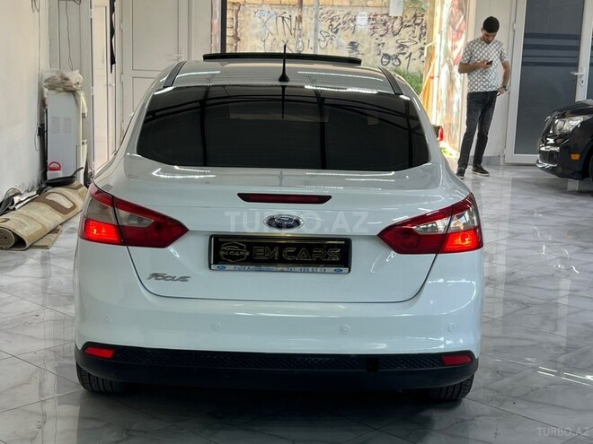 Ford Focus-18