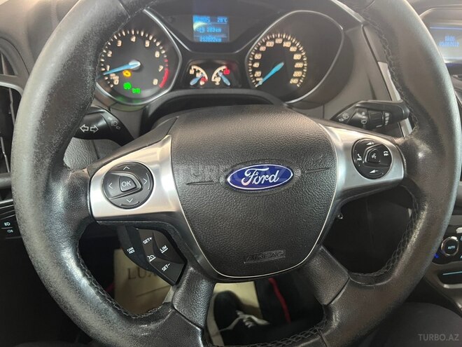 Ford Focus-31