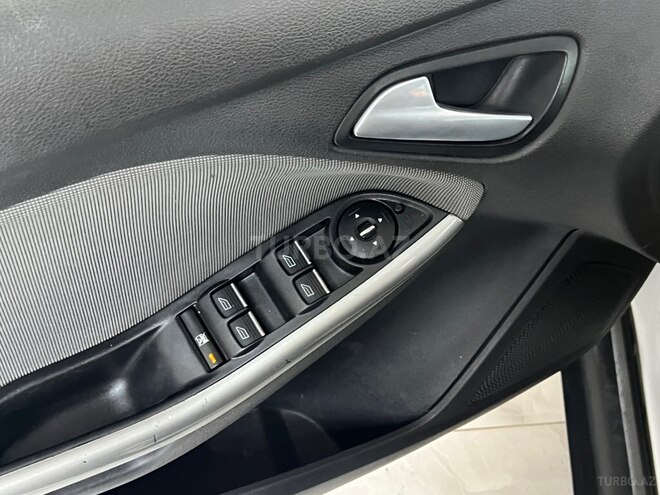Ford Focus-28