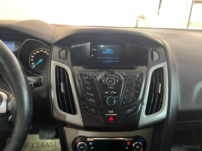 Ford Focus-32