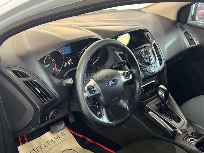 Ford Focus-27