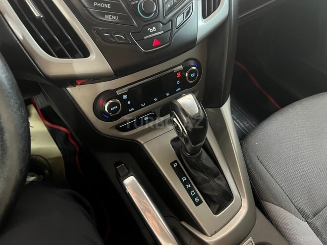 Ford Focus-33