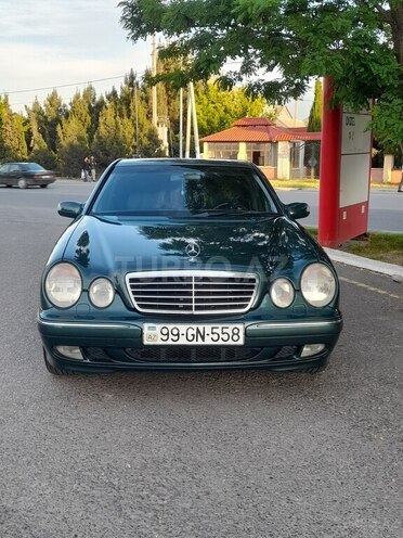 Mercedes E 240-1