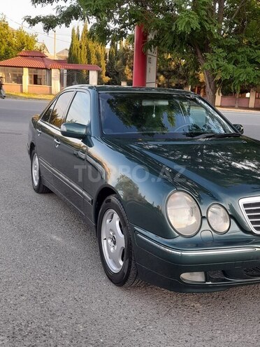 Mercedes E 240-3